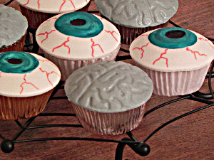 eyeballs and brains cupcakes